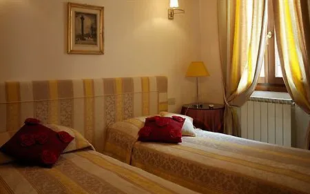Hotel Sleep In *